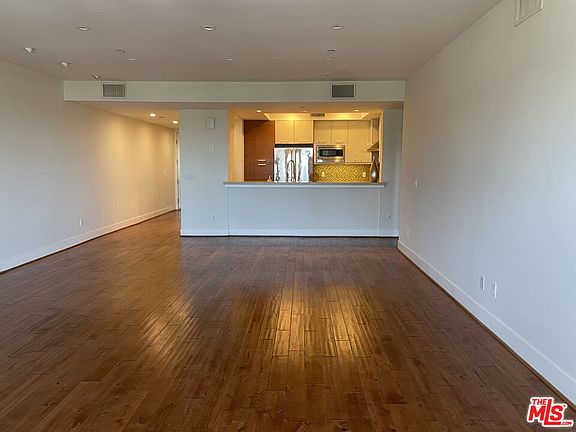 3rd image of 1517 S Bentley Ave APT 303