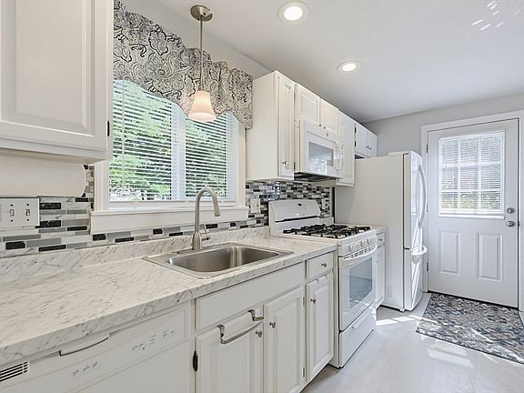 3rd image of 14 Carol Dr #14