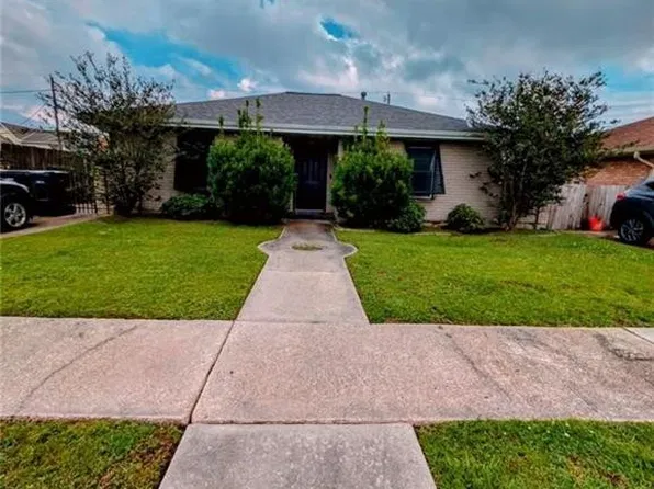 3525 Charles Dr, Chalmette, LA 70043