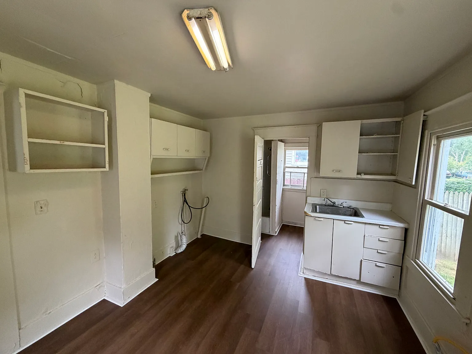 2 bed, 700 sqft, $950 — Photo 2