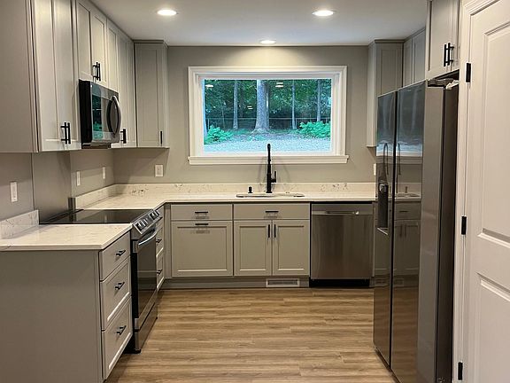 Kitchen - includes brand new appliances and oven with air fryer option.