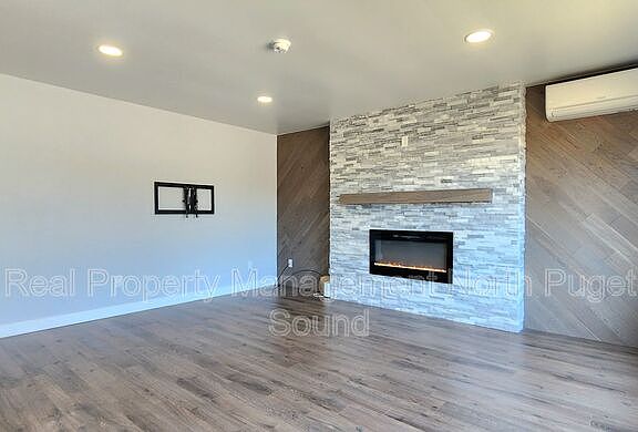5th image of 4031 124th Pl NE