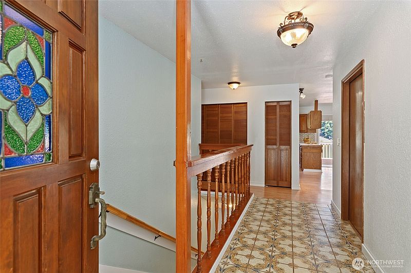 4th image of 51 E Sinclair Place