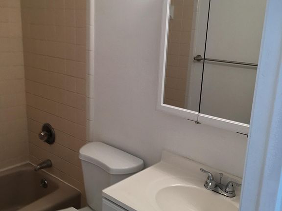 4th image of 797 SW 36th St