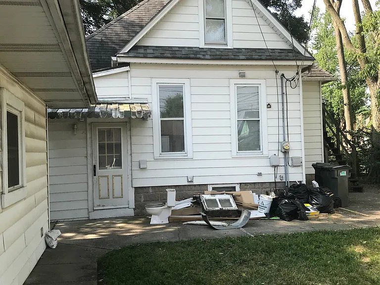 E Elm St — Photo 47