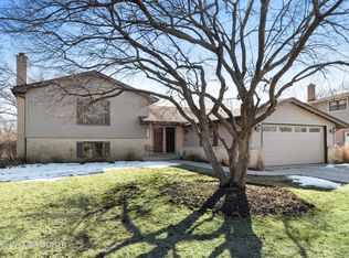 1717 Peachtree Dr, Arlington Heights, IL 60004