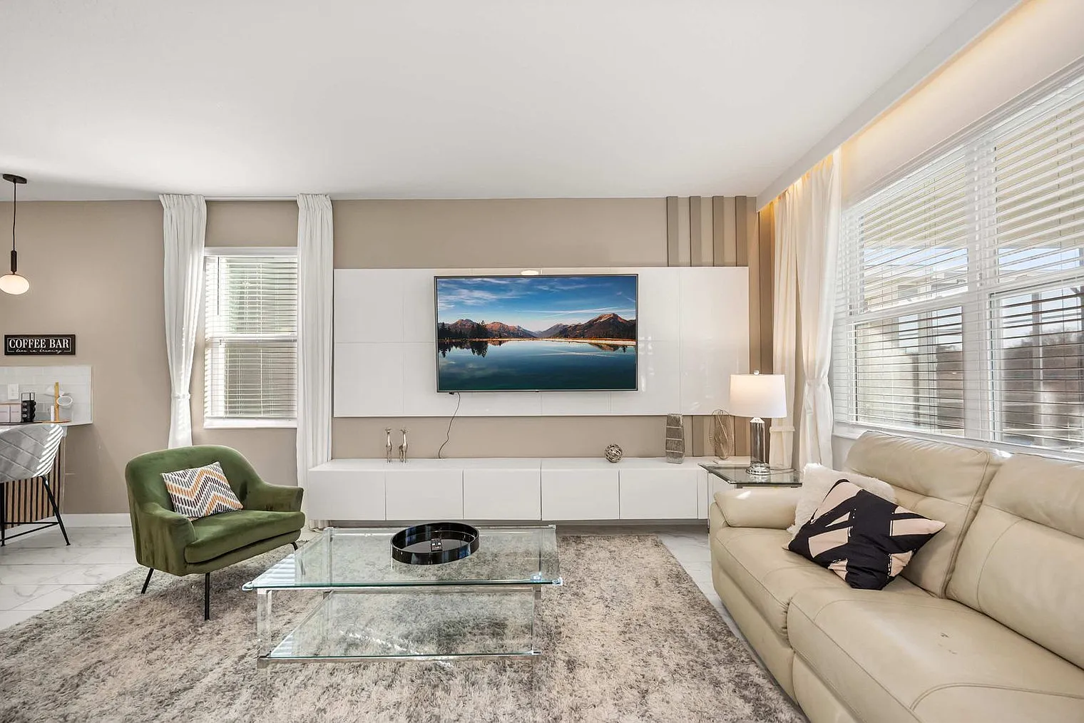7 bed, 5.0 bath, 4014 sqft, $6,834 — Photo 3