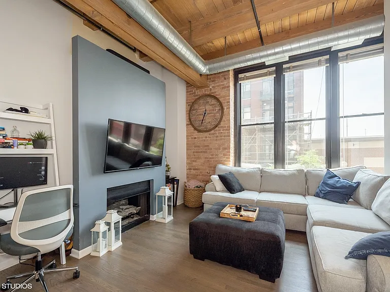 728 W Jackson Blvd #217 — Photo 5
