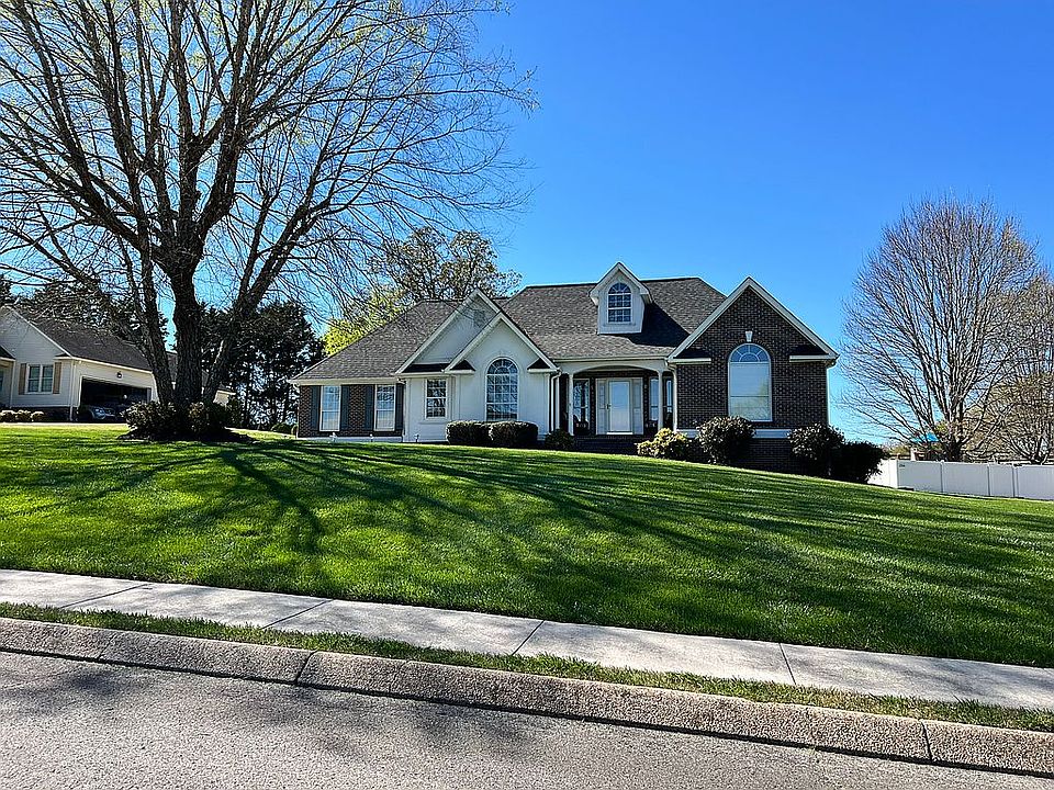 1st image of 230 Bartlett Cir NE