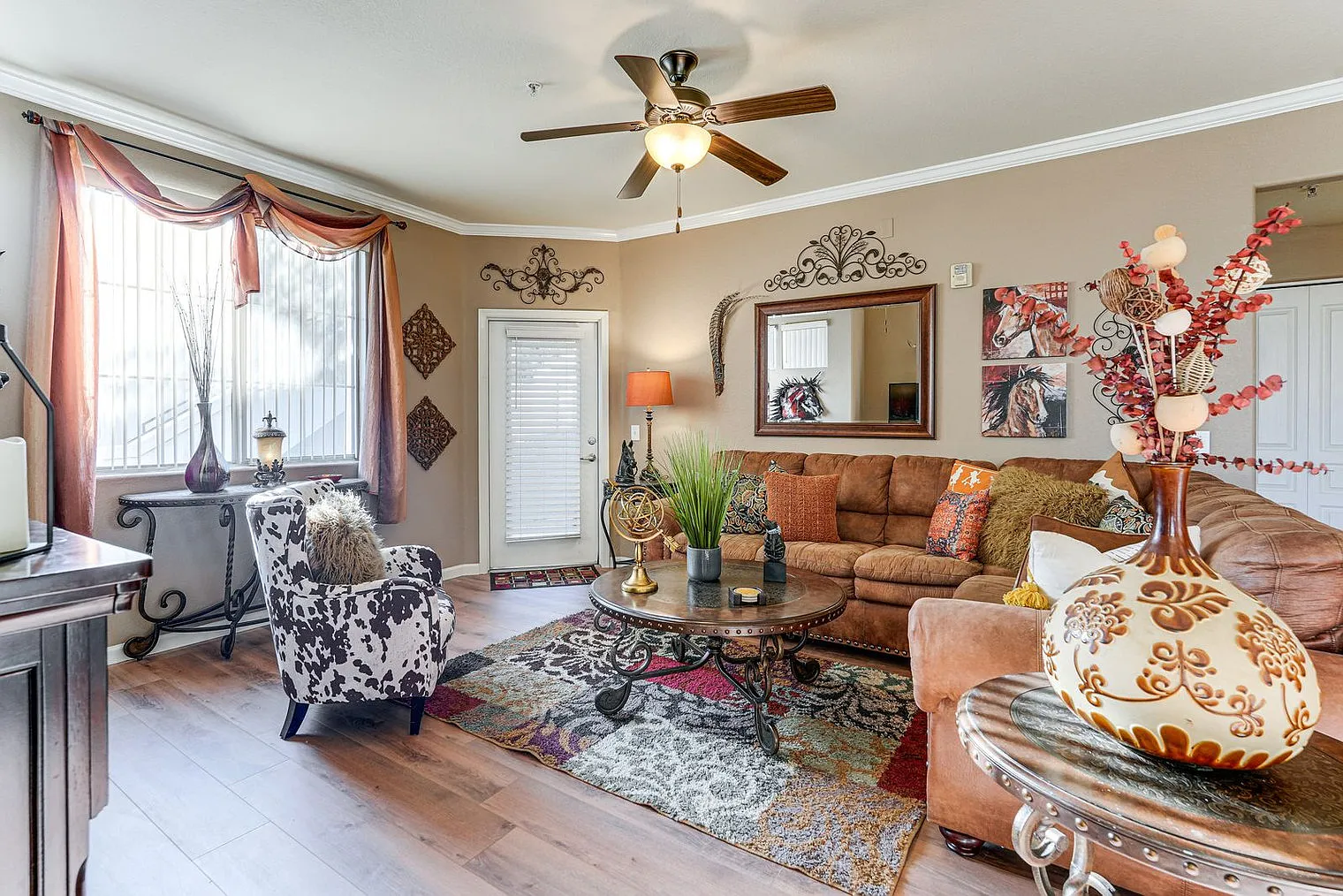 1 bed, 1.0 bath, 796 sqft, $3,667 — Photo 2