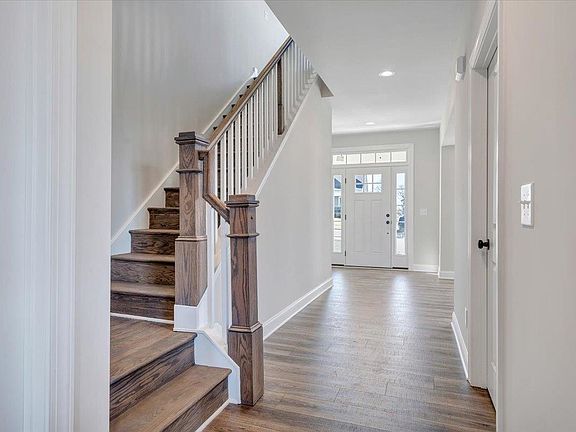 4th image of 1078 Round Meadow Dr