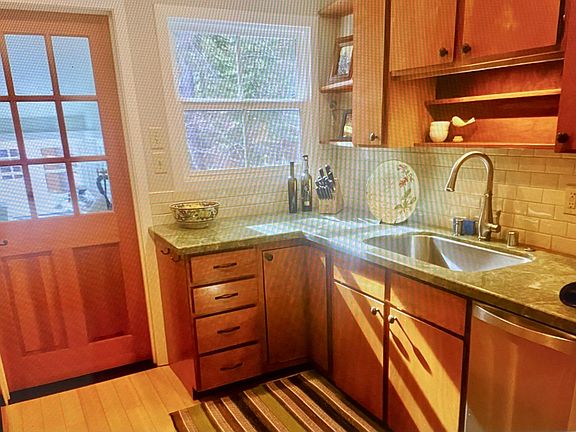 5th image of 15655 Pine St