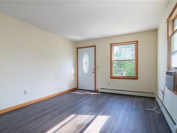 4th image of 42 Church St