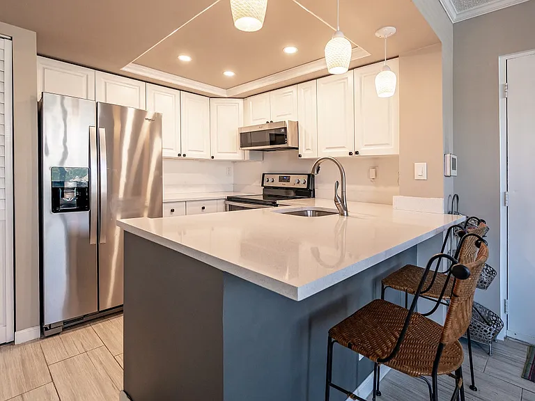 Bella Lago Vista — Photo 10