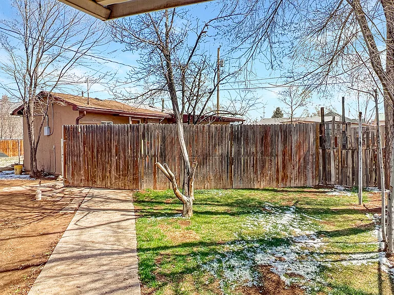 506 N Ash St — Photo 22