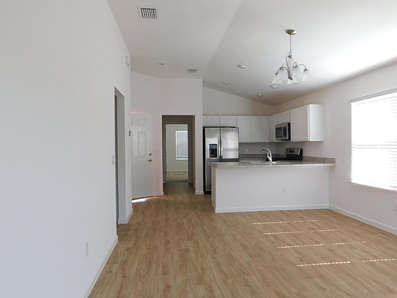4th image of 760 Brandham St