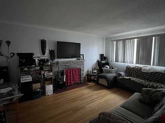 3rd image of 49 Meadowlands Dr W