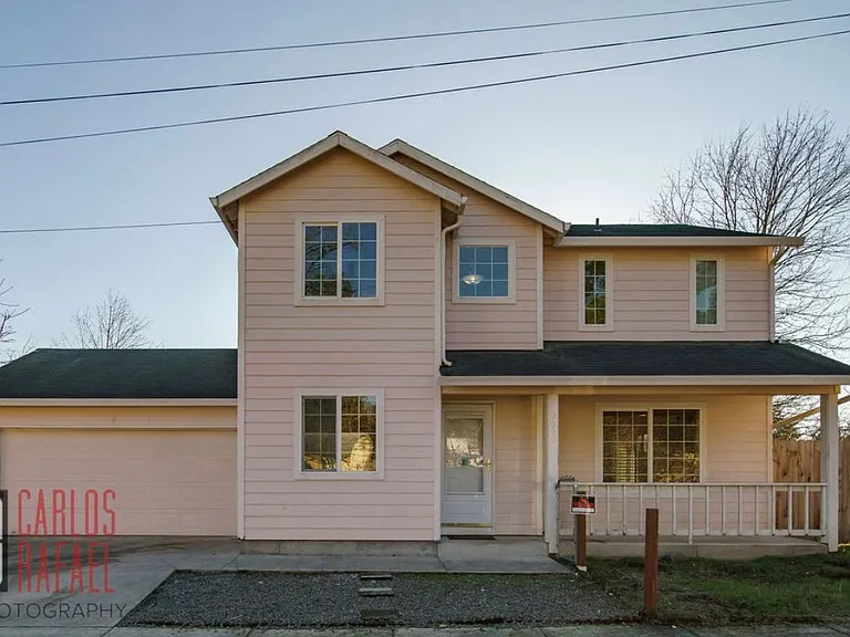 9946 SE Gladstone Ct — Photo 1
