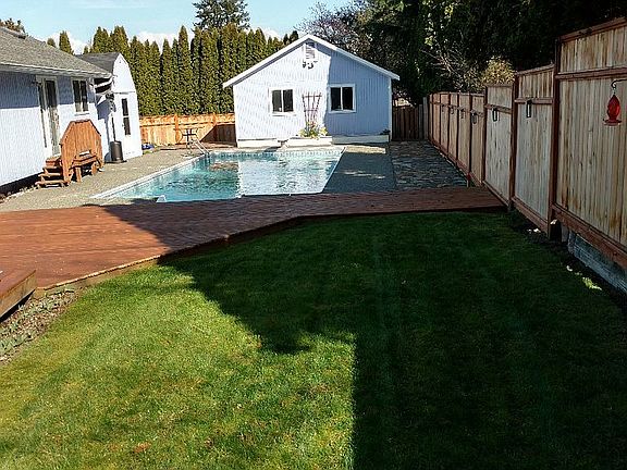 Bk yard, house & pool house