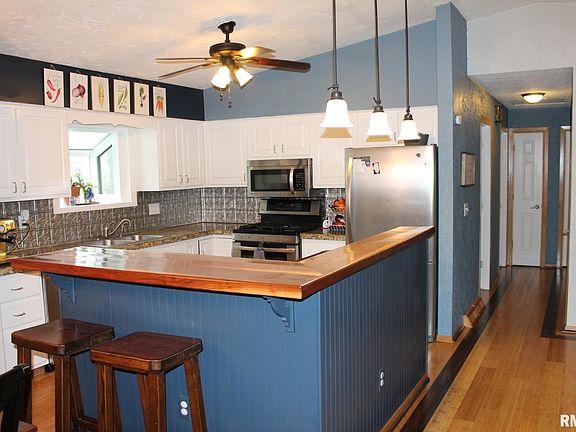 4th image of 202 Thornwood Ave