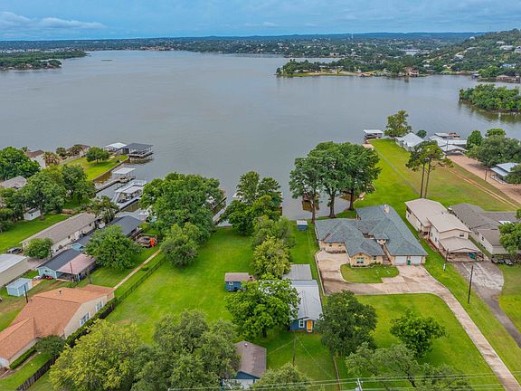 3rd image of 306 Beach Dr Drive