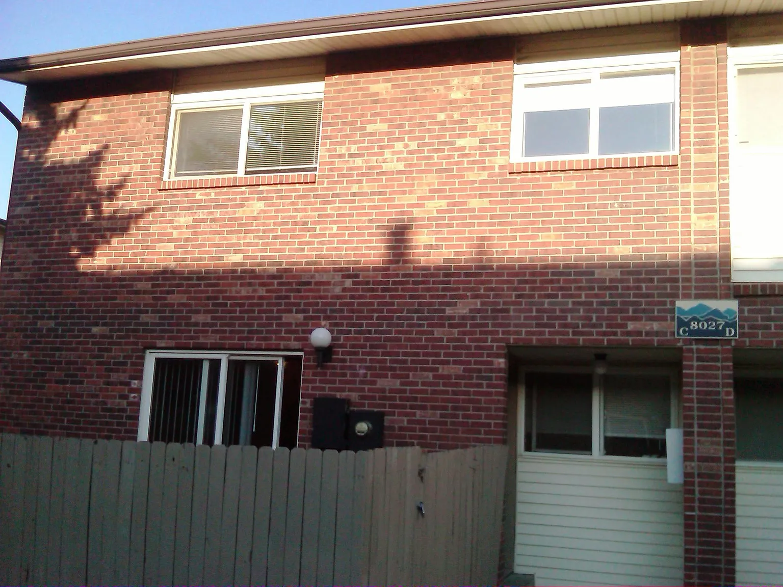 2 bed, 1.5 bath, 884 sqft, $1,750 — Photo 1