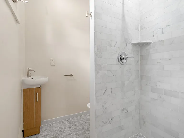 455 George St — Photo 27