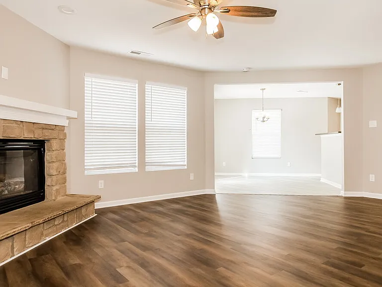 1131 Rainier Ln — Photo 4