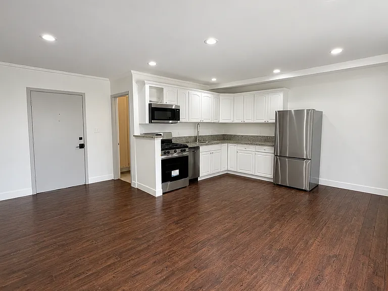 5245 Bakman Ave #9 — Photo 4