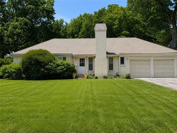 9708 England Dr, Overland Park, KS 66212