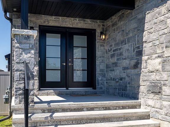 4th image of 501 Lucent St