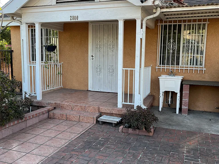 2800 S Mansfield Ave — Photo 16