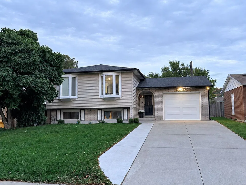 31 Country Club Dr