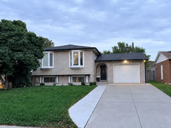 31 Country Club Dr, Hamilton, ON L8K 5W4