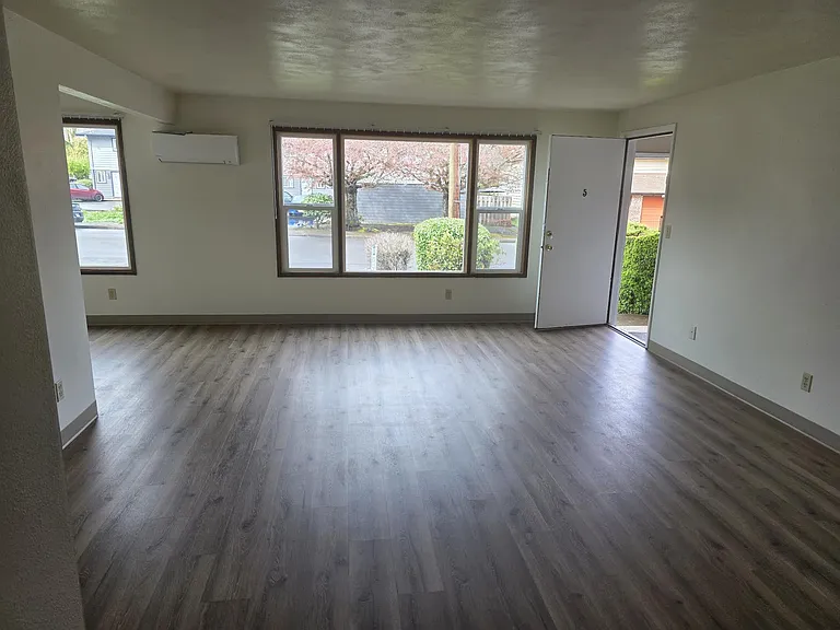 319 Ecols St N #6 — Photo 7