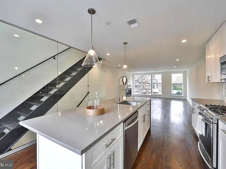 965 N Lawrence St — Photo 10