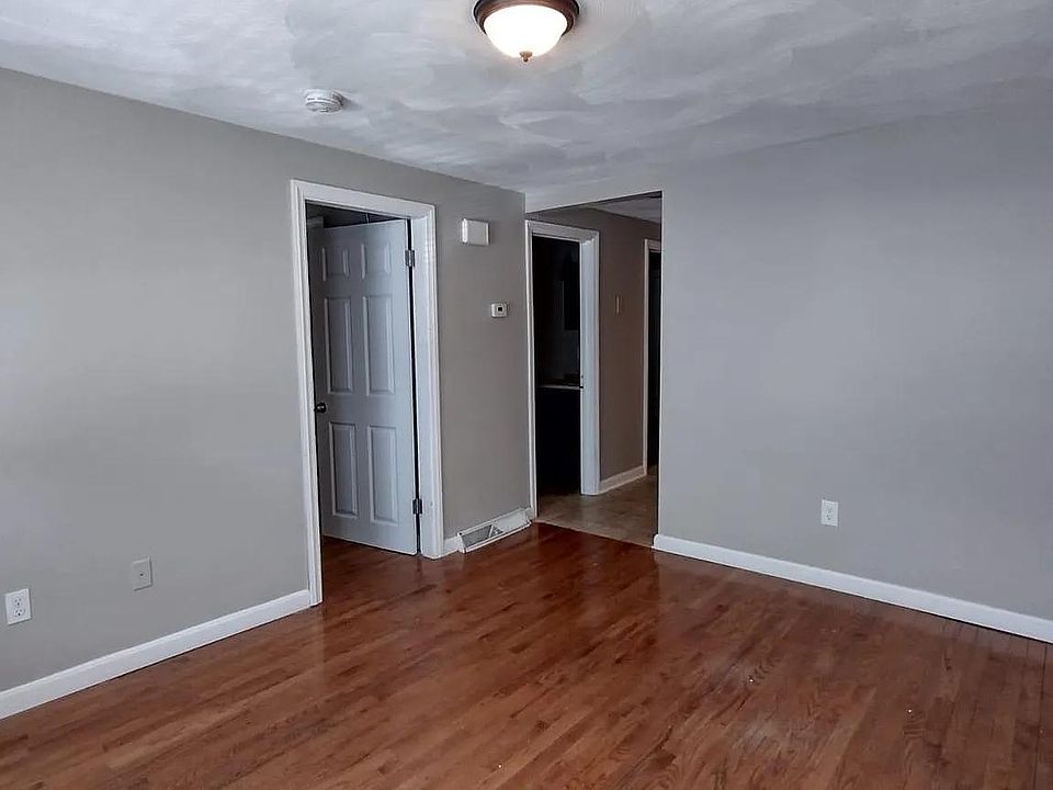 11 Anthony St Coventry RI Zillow