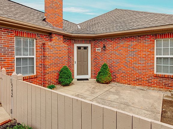 2nd image of 542 Mallet Pl E