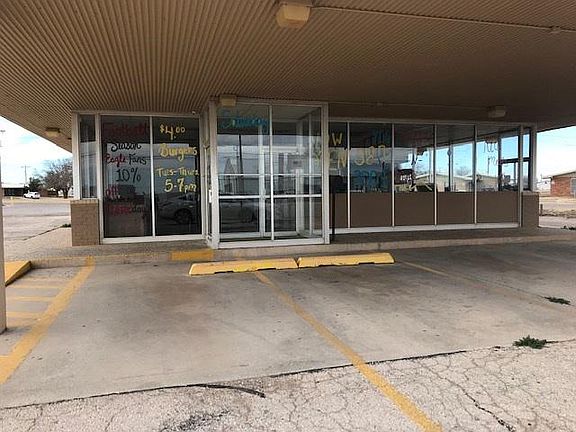 2nd image of 1005 Railroad Ave