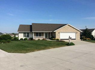 1053 Stonegate Ct, Wapakoneta, OH 45895