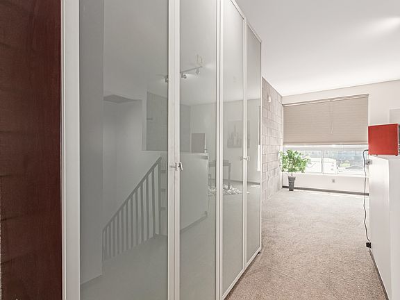 3rd image of 727 E Portland St APT 3