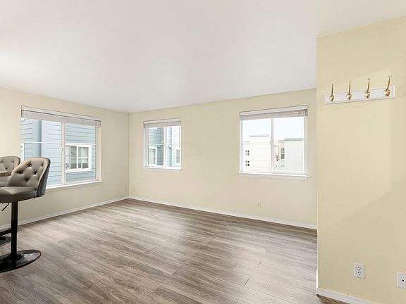 3rd image of 300 10th Ave #203