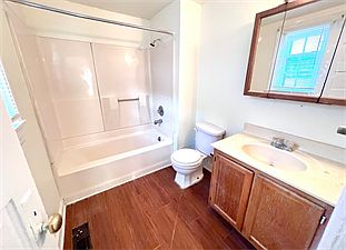 4th image of 718-3 W Ionia St