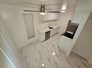 1000 W Macarthur Blvd APT 29, Santa Ana, CA 92707