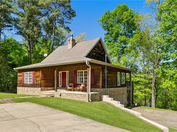 13699 Country Club Dr, Northport, AL 35475