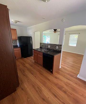 5th image of 2311 Brewster St