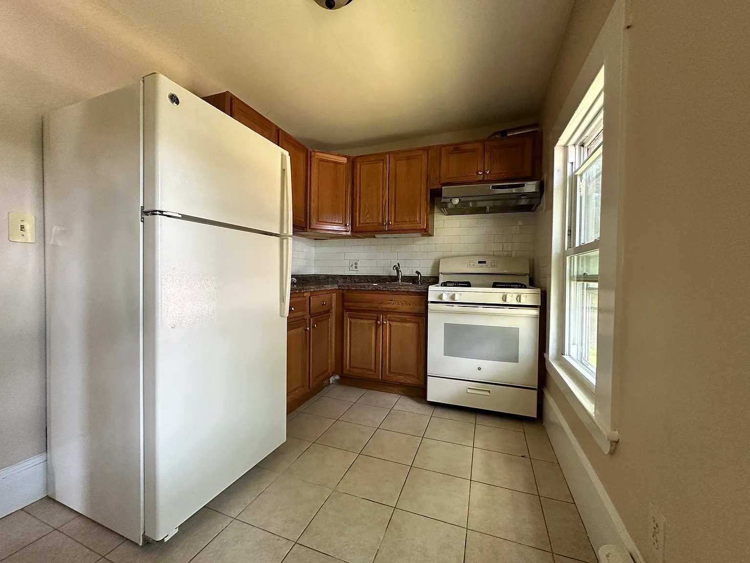 2 bed, 1.0 bath, 750 sqft, $2,400 — Photo 3