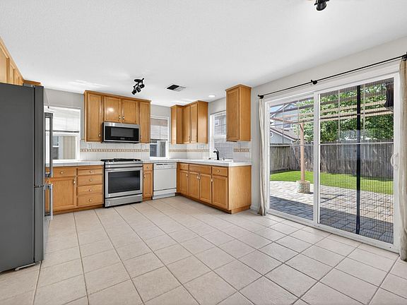 4th image of 1281 Trombetta Street