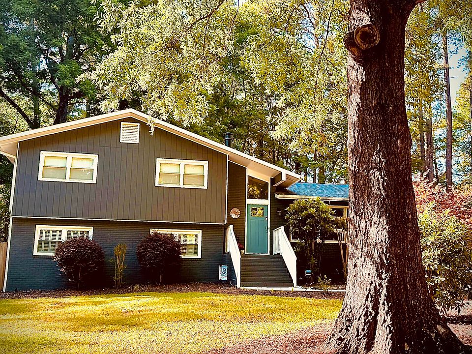 1st image of 2476 Foxwood Dr