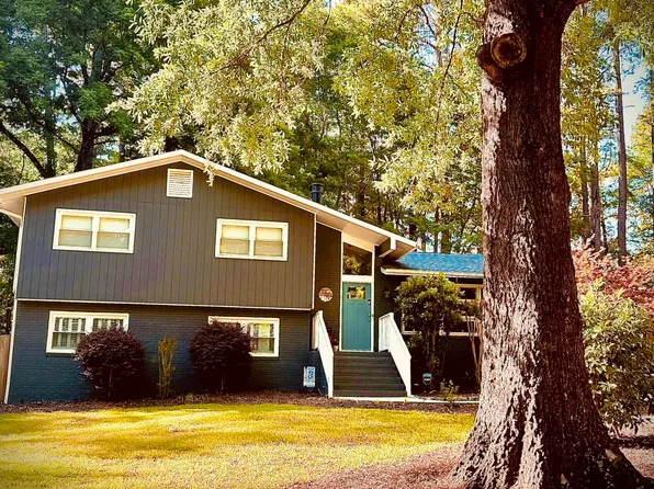 2476 Foxwood Dr, Chapel Hill, NC 27514